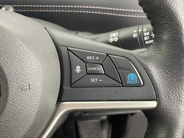 日産 セレナ e－パワー ハイウェイスター V 埼玉県 2018(平30)年 7.6万km ブリリアントホワイトパール 2トーン 純正９インチナビ　/アラウンドビューモニター　/純正フリップダウンモニター　/プロパイロット　/デジタルインナーミラー　　/パーキングサポート　/防水シート　/フルセグＴＶ　/ハンドルヒーター　/Ｂｌｕｅｔｏｏｔｈ