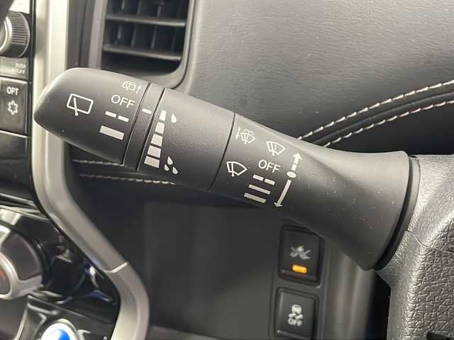 日産 セレナ e－パワー ハイウェイスター V 埼玉県 2018(平30)年 7.6万km ブリリアントホワイトパール 2トーン 純正９インチナビ　/アラウンドビューモニター　/純正フリップダウンモニター　/プロパイロット　/デジタルインナーミラー　　/パーキングサポート　/防水シート　/フルセグＴＶ　/ハンドルヒーター　/Ｂｌｕｅｔｏｏｔｈ