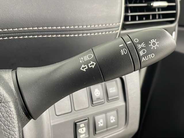 日産 セレナ e－パワー ハイウェイスター V 埼玉県 2018(平30)年 7.6万km ブリリアントホワイトパール 2トーン 純正９インチナビ　/アラウンドビューモニター　/純正フリップダウンモニター　/プロパイロット　/デジタルインナーミラー　　/パーキングサポート　/防水シート　/フルセグＴＶ　/ハンドルヒーター　/Ｂｌｕｅｔｏｏｔｈ