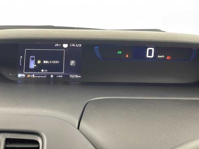日産 セレナ e－パワー ハイウェイスター V 埼玉県 2018(平30)年 7.6万km ブリリアントホワイトパール 2トーン 純正９インチナビ　/アラウンドビューモニター　/純正フリップダウンモニター　/プロパイロット　/デジタルインナーミラー　　/パーキングサポート　/防水シート　/フルセグＴＶ　/ハンドルヒーター　/Ｂｌｕｅｔｏｏｔｈ