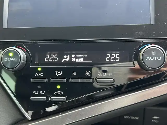 トヨタ カムリ G レザーパッケージ 島根県 2018(平30)年 5.3万km アティチュードブラックマイカ 登録時走行距離52745km/保証書/純正SDナビ/・フルセグTV/・Bluetooth接続/・CD/DVD/Blu-ray/・SDミュージックサーバー/・AM/FM/ToyotaSafetySense/・プリクラッシュセーフティ/・レーンディパーチャーアラート/・レーダークルーズコントロール/・オートマチックハイビーム/バックカメラ/ビルトインETC/レザーシート /前席パワーシート/前席シートヒーター/LEDヘッドライト/スマートキー/スペアキー/プッシュスタート