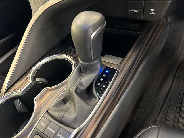 トヨタ カムリ G レザーパッケージ 岐阜県 2018(平30)年 5.3万km アティチュードブラックマイカ 純正SDナビ/・フルセグTV/・Bluetooth接続/・CD/DVD/Blu-ray/・SDミュージックサーバー/・AM/FM/ToyotaSafetySense/・プリクラッシュセーフティ/・レーンディパーチャーアラート/・レーダークルーズコントロール/・オートマチックハイビーム/バックカメラ/ビルトインETC/レザーシート /前席パワーシート/前席シートヒーター/LEDヘッドライト/スマートキー/スペアキー/プッシュスタート /保証書