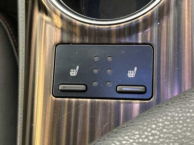 トヨタ カムリ G レザーパッケージ 岐阜県 2018(平30)年 5.3万km アティチュードブラックマイカ 純正SDナビ/・フルセグTV/・Bluetooth接続/・CD/DVD/Blu-ray/・SDミュージックサーバー/・AM/FM/ToyotaSafetySense/・プリクラッシュセーフティ/・レーンディパーチャーアラート/・レーダークルーズコントロール/・オートマチックハイビーム/バックカメラ/ビルトインETC/レザーシート /前席パワーシート/前席シートヒーター/LEDヘッドライト/スマートキー/スペアキー/プッシュスタート /保証書