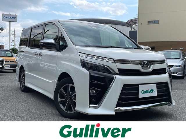 トヨタ ヴォクシー ZS 煌 大阪府 2018(平30)年 3.8万km ホワイトパールクリスタルシャイン ワンオーナー/純正メモリナビ/・DVD/CD/FM/AM/Bluetooth/・フルセグテレビ/ETC/バックカメラ/衝突軽減ブレーキ/レーンキープアシスト/クルーズコントロール/盗難防止装置/革巻きステアリング/ステアリングリモコン/両側パワースライドドア/LEDヘッドライト/オートライト/オートエアコン/スマートキー×1/プッシュスタート/12V電源/USBジャック/純正16インチアルミホイール/取扱説明書/ナビ取扱説明書/保証書