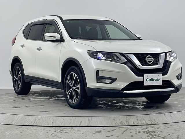 日産 エクストレイル 20X 熊本県 2020(令2)年 4.3万km ブリリアントホワイトパール ・純正ナビ【MM519D-L】/-BT/フルセグTV/CD/DVD/FM/AM/SD/・バックカメラ/・4WD/・純正ドラレコ【DJ4-D】/・電動リアゲート/・ダウンヒルアシスト/・衝突軽減ブレーキ/・コーナーセンサー/・横滑り防止装置/・車線逸脱警報/・スペアタイヤ/・純正アルミ18インチ/・純正フロアマット/・オートライト/・LEDヘッドライト/・フォグランプ/・ウィンカーヒーター/・電動格納ミラー/・ウィンカーミラー/・ドアバイザー/・スマートキー/・スペアキー