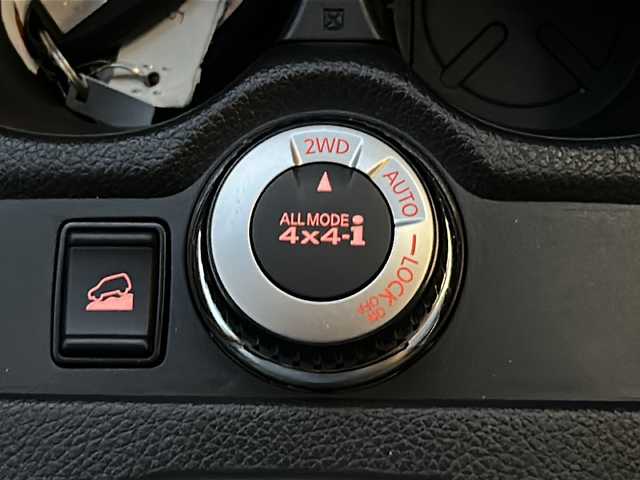 日産 エクストレイル 20X 福岡県 2020(令2)年 4.3万km ブリリアントホワイトパール ・純正ナビ【MM519D-L】/-BT/フルセグTV/CD/DVD/FM/AM/SD/・バックカメラ/・4WD/・純正ドラレコ【DJ4-D】/・電動リアゲート/・ダウンヒルアシスト/・衝突軽減ブレーキ/・コーナーセンサー/・横滑り防止装置/・車線逸脱警報/・スペアタイヤ/・純正アルミ18インチ/・純正フロアマット/・オートライト/・LEDヘッドライト/・フォグランプ/・ウィンカーヒーター/・電動格納ミラー/・ウィンカーミラー/・ドアバイザー/・スマートキー/・スペアキー