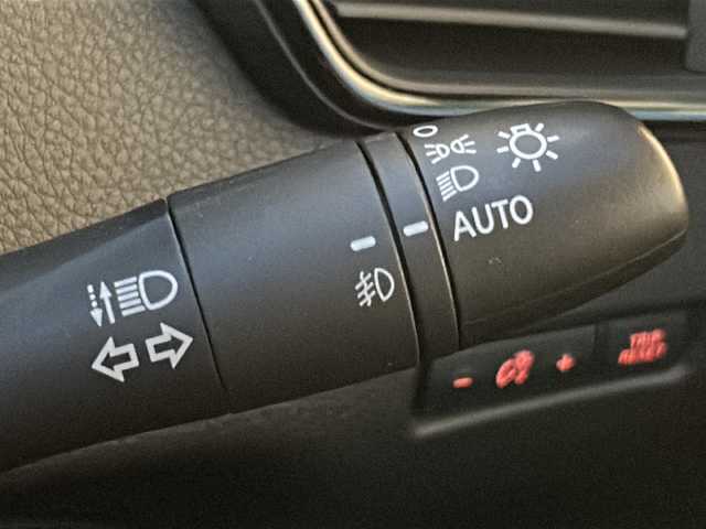 日産 エクストレイル 20X 福岡県 2020(令2)年 4.3万km ブリリアントホワイトパール ・純正ナビ【MM519D-L】/-BT/フルセグTV/CD/DVD/FM/AM/SD/・バックカメラ/・4WD/・純正ドラレコ【DJ4-D】/・電動リアゲート/・ダウンヒルアシスト/・衝突軽減ブレーキ/・コーナーセンサー/・横滑り防止装置/・車線逸脱警報/・スペアタイヤ/・純正アルミ18インチ/・純正フロアマット/・オートライト/・LEDヘッドライト/・フォグランプ/・ウィンカーヒーター/・電動格納ミラー/・ウィンカーミラー/・ドアバイザー/・スマートキー/・スペアキー