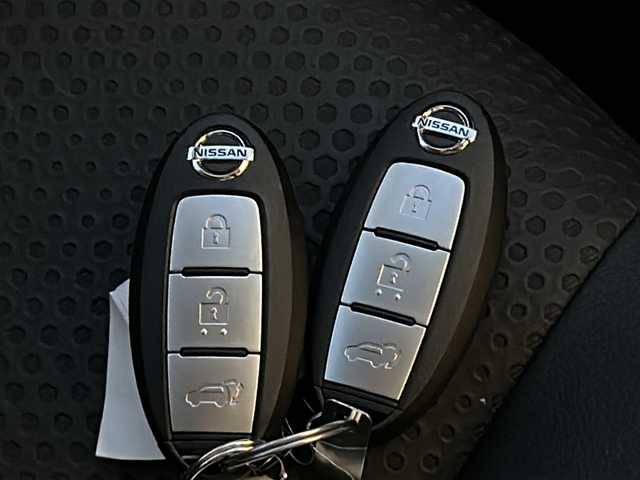 日産 エクストレイル 20X 福岡県 2020(令2)年 4.3万km ブリリアントホワイトパール ・純正ナビ【MM519D-L】/-BT/フルセグTV/CD/DVD/FM/AM/SD/・バックカメラ/・4WD/・純正ドラレコ【DJ4-D】/・電動リアゲート/・ダウンヒルアシスト/・衝突軽減ブレーキ/・コーナーセンサー/・横滑り防止装置/・車線逸脱警報/・スペアタイヤ/・純正アルミ18インチ/・純正フロアマット/・オートライト/・LEDヘッドライト/・フォグランプ/・ウィンカーヒーター/・電動格納ミラー/・ウィンカーミラー/・ドアバイザー/・スマートキー/・スペアキー