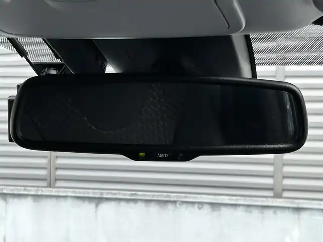 トヨタ プリウス A 大阪府 2016(平28)年 8.6万km ホワイトパールクリスタルシャイン ヘッドアップディスプレイ/ブラインドスポットモニター/バックカメラ/ALPINE9インチナビ(フルセグTV/CD/DVD/BT)/Toyota Safety SenseP/・プリクラッシュセーフティシステム/・レーンディパーチャーアラート/・オートマチックハイビーム/・レーダークルーズコントロール(追従走行あり)/クリアランスソナー/横滑り防止機能/オートワイパー/ドライブレコーダー(前後)/ETC/スペアキー1本/純正フロアマット/純正アルミホイール/取扱説明書/保証書