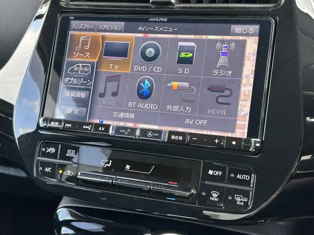 トヨタ プリウス A 大阪府 2016(平28)年 8.6万km ホワイトパールクリスタルシャイン ヘッドアップディスプレイ/ブラインドスポットモニター/バックカメラ/ALPINE9インチナビ(フルセグTV/CD/DVD/BT)/Toyota Safety SenseP/・プリクラッシュセーフティシステム/・レーンディパーチャーアラート/・オートマチックハイビーム/・レーダークルーズコントロール(追従走行あり)/クリアランスソナー/横滑り防止機能/オートワイパー/ドライブレコーダー(前後)/ETC/スペアキー1本/純正フロアマット/純正アルミホイール/取扱説明書/保証書