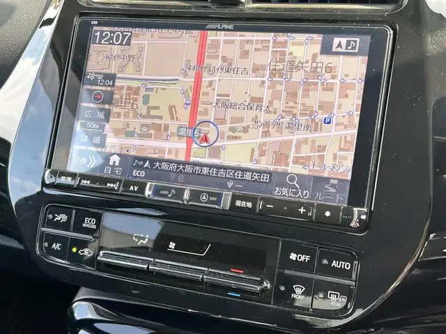 トヨタ プリウス A 大阪府 2016(平28)年 8.6万km ホワイトパールクリスタルシャイン ヘッドアップディスプレイ/ブラインドスポットモニター/バックカメラ/ALPINE9インチナビ(フルセグTV/CD/DVD/BT)/Toyota Safety SenseP/・プリクラッシュセーフティシステム/・レーンディパーチャーアラート/・オートマチックハイビーム/・レーダークルーズコントロール(追従走行あり)/クリアランスソナー/横滑り防止機能/オートワイパー/ドライブレコーダー(前後)/ETC/スペアキー1本/純正フロアマット/純正アルミホイール/取扱説明書/保証書