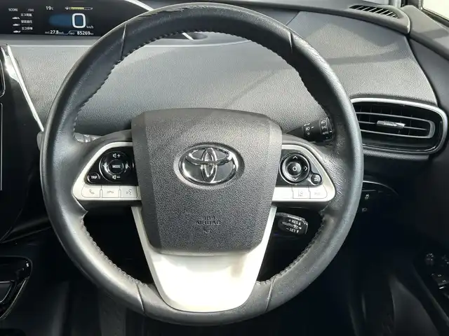 トヨタ プリウス A 大阪府 2016(平28)年 8.6万km ホワイトパールクリスタルシャイン ヘッドアップディスプレイ/ブラインドスポットモニター/バックカメラ/ALPINE9インチナビ(フルセグTV/CD/DVD/BT)/Toyota Safety SenseP/・プリクラッシュセーフティシステム/・レーンディパーチャーアラート/・オートマチックハイビーム/・レーダークルーズコントロール(追従走行あり)/クリアランスソナー/横滑り防止機能/オートワイパー/ドライブレコーダー(前後)/ETC/スペアキー1本/純正フロアマット/純正アルミホイール/取扱説明書/保証書