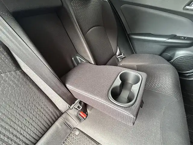 トヨタ プリウス A 大阪府 2016(平28)年 8.6万km ホワイトパールクリスタルシャイン ヘッドアップディスプレイ/ブラインドスポットモニター/バックカメラ/ALPINE9インチナビ(フルセグTV/CD/DVD/BT)/Toyota Safety SenseP/・プリクラッシュセーフティシステム/・レーンディパーチャーアラート/・オートマチックハイビーム/・レーダークルーズコントロール(追従走行あり)/クリアランスソナー/横滑り防止機能/オートワイパー/ドライブレコーダー(前後)/ETC/スペアキー1本/純正フロアマット/純正アルミホイール/取扱説明書/保証書