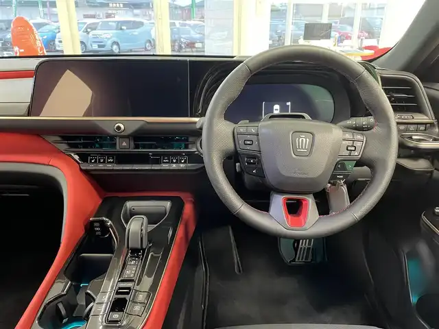 トヨタ クラウン スポーツ RS 栃木県 2024(令6)年 1万km 赤Ⅱ ワンオーナー /禁煙車/パノラマルーフ/寒冷地仕様/プラグインハイブリット/15m充電ケーブルあり（外部給電アタッチメントあり）/純正ナビ（フルセグTV/BT/HDMI）/USB入力端子/パノラミックビューモニター/ビルトインETC2.0/パワーバックドア/前席シートヒーター/前席パワーシート/ステアリングヒーター/前席エアーシート/前後クリアランスソナー/置くだけ充電/トヨタセーフティーセンス/・プリクラッシュセーフティ/・アダブティブクルーズコントロール/・オートマチックハイビーム/・ロードサインアシスト/・ブラインドスポットモニター/・プロアクティブドライビングアシスト/・リアクロストラフィックアラート/・リヤカメラディテクション/・駐車時支援パーキングサポートシステム/横滑り防止/100V充電/ヘッドアップディスプレイ/デジタルインナーミラー/純正フロアマット/純正21インチAW/オートライト/LEDヘッドライト/フォグライト/スマートキー×2/プッシュスタート/保証書/取扱説明書
