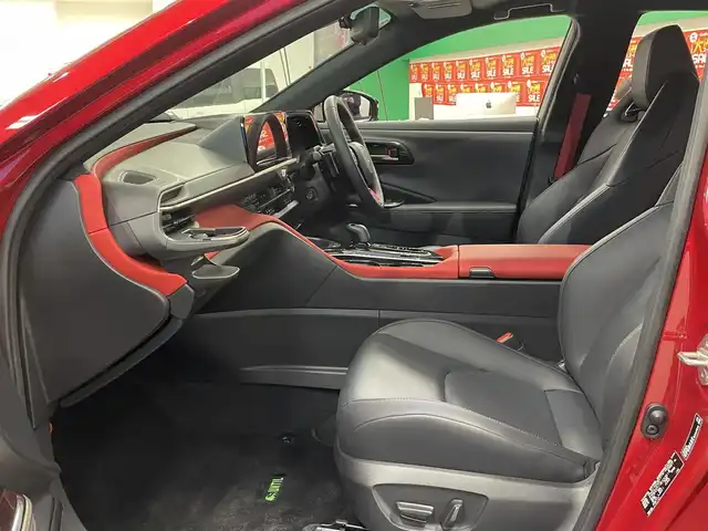 トヨタ クラウン スポーツ RS 栃木県 2024(令6)年 1万km 赤Ⅱ ワンオーナー /禁煙車/パノラマルーフ/寒冷地仕様/プラグインハイブリット/15m充電ケーブルあり（外部給電アタッチメントあり）/純正ナビ（フルセグTV/BT/HDMI）/USB入力端子/パノラミックビューモニター/ビルトインETC2.0/パワーバックドア/前席シートヒーター/前席パワーシート/ステアリングヒーター/前席エアーシート/前後クリアランスソナー/置くだけ充電/トヨタセーフティーセンス/・プリクラッシュセーフティ/・アダブティブクルーズコントロール/・オートマチックハイビーム/・ロードサインアシスト/・ブラインドスポットモニター/・プロアクティブドライビングアシスト/・リアクロストラフィックアラート/・リヤカメラディテクション/・駐車時支援パーキングサポートシステム/横滑り防止/100V充電/ヘッドアップディスプレイ/デジタルインナーミラー/純正フロアマット/純正21インチAW/オートライト/LEDヘッドライト/フォグライト/スマートキー×2/プッシュスタート/保証書/取扱説明書