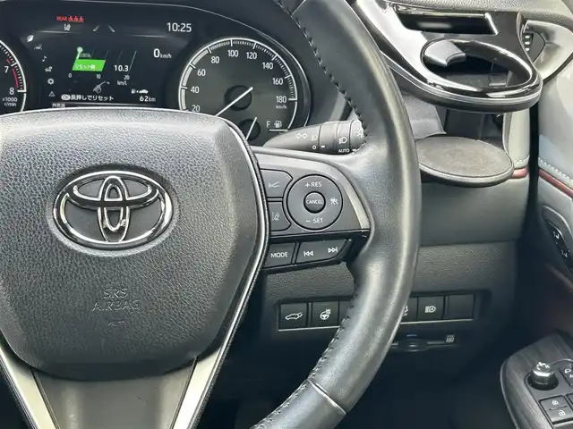 トヨタ ハリアー Z レザーパッケージ 滋賀県 2020(令2)年 4.7万km プレシャスブラックパール ガソリン/2WD(FF)/CVT/モデリスタエアロ/JBLプレミアムサウンド/12.3インチ純正ナビ/(FM/AM/フルセグTV/Bluetooth)/ETC/デジタルインナーミラー（前後方録画機能付）/パノラミックビューモニター/バックカメラ/ＴｏｙｏｔａＳａｆｅｔｙＳｅｎｓｅ/・プリクラッシュブレーキアシスト	/・インテリジェントクリアランスソナ-/・レーンキープアシスト	/・レーダークルーズコントロール/・標識検知機能	/運転席・助手席シートヒーター/運転席・助手席シートベンチレーション/シートメモリー/電動リアゲート/電動格納ミラー/電動パーキング/ブレーキホールド/革巻きステアリング/ステアリングスイッチ/ステアリングヒーター/オートライト/フロントフォグ/LEDヘッドライト/オートマチックハイビーム/フルオートエアコン/プッシュスタート/スマートキー