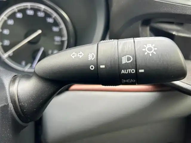 トヨタ ハリアー Z レザーパッケージ 滋賀県 2020(令2)年 4.7万km プレシャスブラックパール ガソリン/2WD(FF)/CVT/モデリスタエアロ/JBLプレミアムサウンド/12.3インチ純正ナビ/(FM/AM/フルセグTV/Bluetooth)/ETC/デジタルインナーミラー（前後方録画機能付）/パノラミックビューモニター/バックカメラ/ＴｏｙｏｔａＳａｆｅｔｙＳｅｎｓｅ/・プリクラッシュブレーキアシスト	/・インテリジェントクリアランスソナ-/・レーンキープアシスト	/・レーダークルーズコントロール/・標識検知機能	/運転席・助手席シートヒーター/運転席・助手席シートベンチレーション/シートメモリー/電動リアゲート/電動格納ミラー/電動パーキング/ブレーキホールド/革巻きステアリング/ステアリングスイッチ/ステアリングヒーター/オートライト/フロントフォグ/LEDヘッドライト/オートマチックハイビーム/フルオートエアコン/プッシュスタート/スマートキー