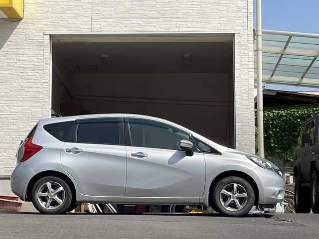 日産 ノート メダリスト エマージェンシーB 大分県 2015(平27)年 10.8万km ブリリアントシルバー ハーフレザーシート /社外14インチアルミホイール/社外ETC/純正フロアマット/純正LEDヘッドライト/オートライト/純正ナビ/フルセグTV/Bluetooth/衝突被害軽減ブレーキ/スマートキー