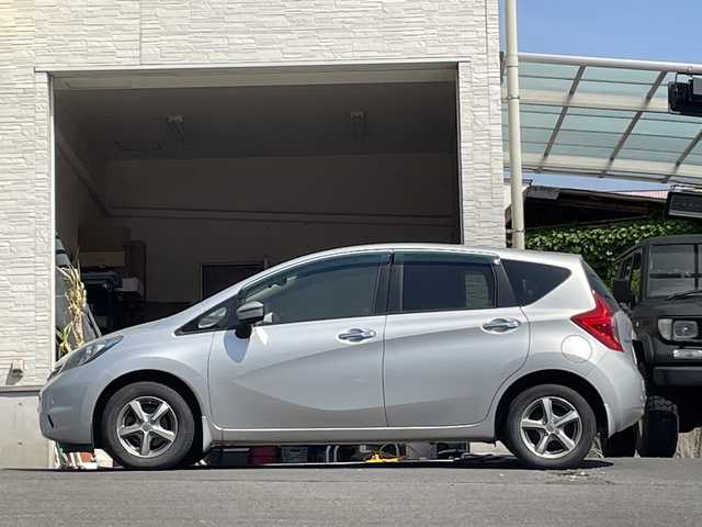 日産 ノート メダリスト エマージェンシーB 大分県 2015(平27)年 10.8万km ブリリアントシルバー ハーフレザーシート /社外14インチアルミホイール/社外ETC/純正フロアマット/純正LEDヘッドライト/オートライト/純正ナビ/フルセグTV/Bluetooth/衝突被害軽減ブレーキ/スマートキー