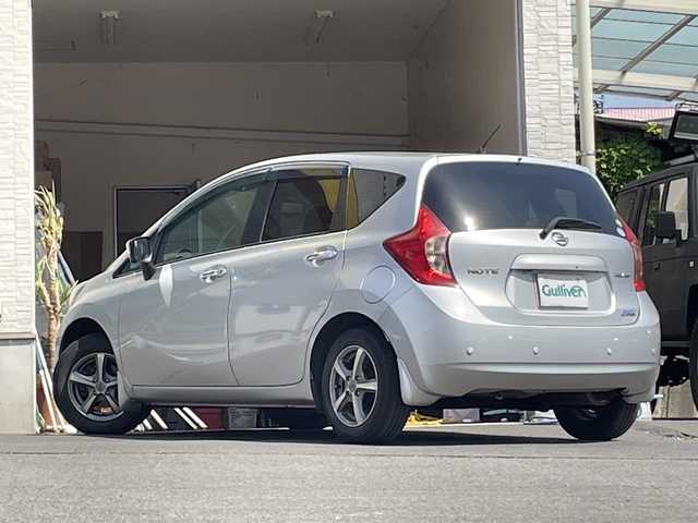 日産 ノート メダリスト エマージェンシーB 大分県 2015(平27)年 10.8万km ブリリアントシルバー ハーフレザーシート /社外14インチアルミホイール/社外ETC/純正フロアマット/純正LEDヘッドライト/オートライト/純正ナビ/フルセグTV/Bluetooth/衝突被害軽減ブレーキ/スマートキー