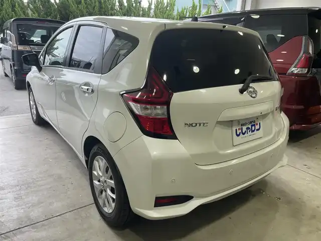 日産 ノート e－パワー X 和歌山県 2018(平30)年 7.2万km パール (株)IDOMが運営する【じしゃロン和歌山店】の自社ローン専用車両になります。こちらは現金またはオートローンご利用時の価格です。自社ローンご希望の方は別途その旨お申付け下さい/デジタルインナーミラー/ｅパワー/ＥＴＣ/純正アルミホイール/全方位カメラ/前後コーナーセンサー/パーキングアシスト/ウィンカーミラー/ＤＶＤ/ＳＤナビ/純正フロアマット