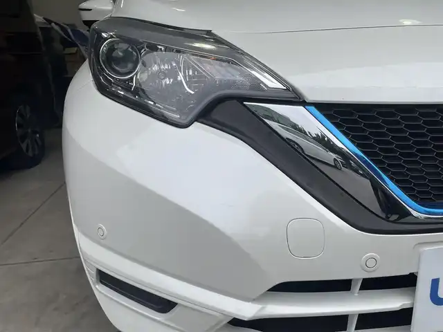 日産 ノート e－パワー X 和歌山県 2018(平30)年 7.2万km パール (株)IDOMが運営する【じしゃロン和歌山店】の自社ローン専用車両になります。こちらは現金またはオートローンご利用時の価格です。自社ローンご希望の方は別途その旨お申付け下さい/デジタルインナーミラー/ｅパワー/ＥＴＣ/純正アルミホイール/全方位カメラ/前後コーナーセンサー/パーキングアシスト/ウィンカーミラー/ＤＶＤ/ＳＤナビ/純正フロアマット