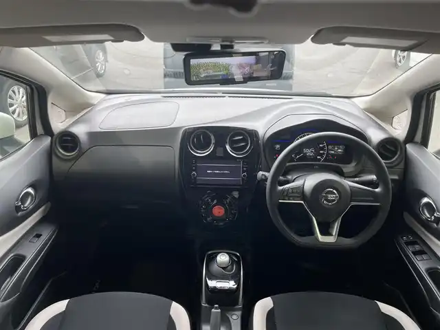 日産 ノート e－パワー X 和歌山県 2018(平30)年 7.2万km パール (株)IDOMが運営する【じしゃロン和歌山店】の自社ローン専用車両になります。こちらは現金またはオートローンご利用時の価格です。自社ローンご希望の方は別途その旨お申付け下さい/デジタルインナーミラー/ｅパワー/ＥＴＣ/純正アルミホイール/全方位カメラ/前後コーナーセンサー/パーキングアシスト/ウィンカーミラー/ＤＶＤ/ＳＤナビ/純正フロアマット