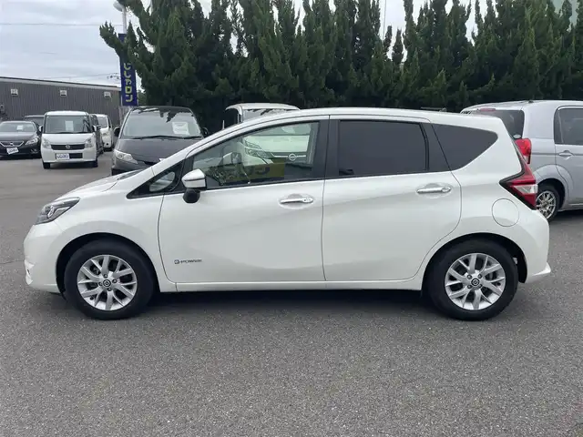 日産 ノート e－パワー X 和歌山県 2018(平30)年 7.2万km パール (株)IDOMが運営する【じしゃロン和歌山店】の自社ローン専用車両になります。こちらは現金またはオートローンご利用時の価格です。自社ローンご希望の方は別途その旨お申付け下さい/デジタルインナーミラー/ｅパワー/ＥＴＣ/純正アルミホイール/全方位カメラ/前後コーナーセンサー/パーキングアシスト/ウィンカーミラー/ＤＶＤ/ＳＤナビ/純正フロアマット