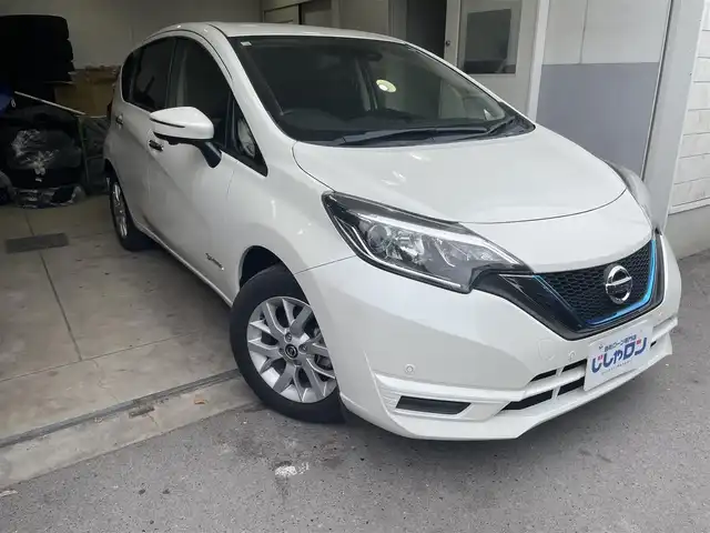日産 ノート e－パワー X 和歌山県 2018(平30)年 7.2万km パール (株)IDOMが運営する【じしゃロン和歌山店】の自社ローン専用車両になります。こちらは現金またはオートローンご利用時の価格です。自社ローンご希望の方は別途その旨お申付け下さい/デジタルインナーミラー/ｅパワー/ＥＴＣ/純正アルミホイール/全方位カメラ/前後コーナーセンサー/パーキングアシスト/ウィンカーミラー/ＤＶＤ/ＳＤナビ/純正フロアマット