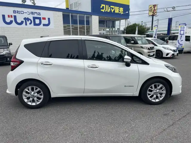 日産 ノート e－パワー X 和歌山県 2018(平30)年 7.2万km パール (株)IDOMが運営する【じしゃロン和歌山店】の自社ローン専用車両になります。こちらは現金またはオートローンご利用時の価格です。自社ローンご希望の方は別途その旨お申付け下さい/デジタルインナーミラー/ｅパワー/ＥＴＣ/純正アルミホイール/全方位カメラ/前後コーナーセンサー/パーキングアシスト/ウィンカーミラー/ＤＶＤ/ＳＤナビ/純正フロアマット