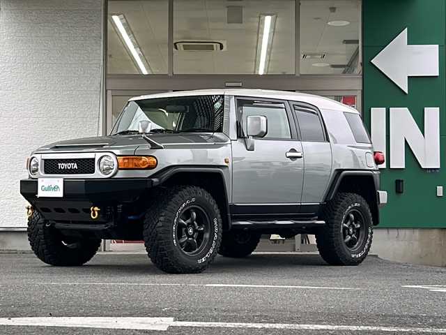 トヨタ ＦＪクルーザー 愛知県 2011(平23)年 6.1万km グレーメタリック/ホワイト 禁煙車/１オーナー/４WD/ヒッチメンバー/GANADORマフラー/RAGUNAホイール/Westinサイドステップ/社外ナビ/ワンセグ/バックカメラ/後方コーナーセンサー/クリアランスソナー/ステアリングリモコン/USB入力端子/フォグ/ドアバイザー/背面タイヤ/ETC/スペアキー/取説/保証書