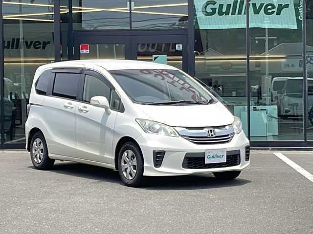 ホンダ フリード G プレミアムエディション 鹿児島県 2016(平28)年 11.3万km パール 純正SDナビ/Bluetooth/CD/SD/AM/FM/バックカメラ/パワースライドドア/ETC/クルーズコントロール/後席モニター/電動格納ミラー/純正フロアマット/純正ドアバイザー/横滑り防止装置/AC
