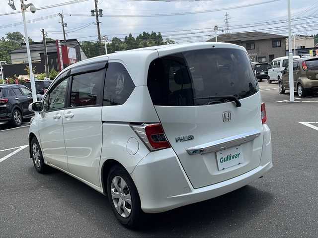 ホンダ フリード G プレミアムエディション 鹿児島県 2016(平28)年 11.3万km パール 純正SDナビ/Bluetooth/CD/SD/AM/FM/バックカメラ/パワースライドドア/ETC/クルーズコントロール/後席モニター/電動格納ミラー/純正フロアマット/純正ドアバイザー/横滑り防止装置/AC