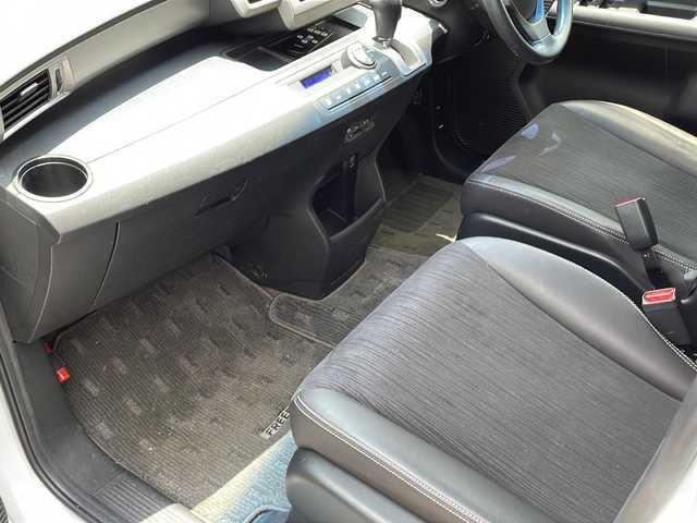 ホンダ フリード G プレミアムエディション 鹿児島県 2016(平28)年 11.3万km パール 純正SDナビ/Bluetooth/CD/SD/AM/FM/バックカメラ/パワースライドドア/ETC/クルーズコントロール/後席モニター/電動格納ミラー/純正フロアマット/純正ドアバイザー/横滑り防止装置/AC