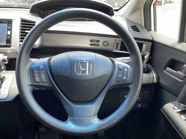ホンダ フリード G プレミアムエディション 鹿児島県 2016(平28)年 11.3万km パール 純正SDナビ/Bluetooth/CD/SD/AM/FM/バックカメラ/パワースライドドア/ETC/クルーズコントロール/後席モニター/電動格納ミラー/純正フロアマット/純正ドアバイザー/横滑り防止装置/AC