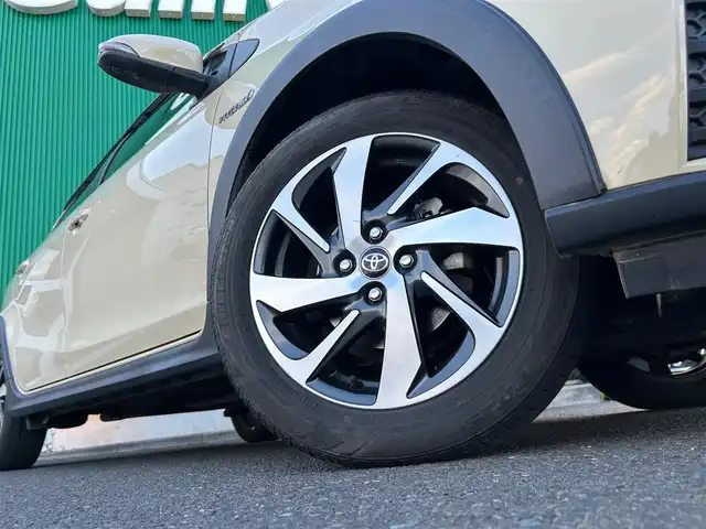トヨタ アクア クロスオーバー グラム 宮城県 2018(平30)年 2.6万km ベージュ ビューティパッケージ/・シートシートヒーター/・ナノイー/＝＝＝/セーフティセンス/・プリクラッシュセーフティ/・レーンディパーチャーアラート/・オートマチックハイビーム/・先行車発進告知機能/インテリジェントクリアランスソナー（パーキングサポートブレーキ機能付）/社外ナビ（AVN-R8W）/・CD/DVD/・Bluetooth/・フルセグTV/バックカメラ/ビルトインETC/ハーフレザーシート/革巻きステアリング/オートライト/スマートキー＆プッシュスタート/スペアキー/電動格納ミラー/ルーフレール/純正16インチAW/純正フロアマット/ドアバイザー/Wエアバッグ