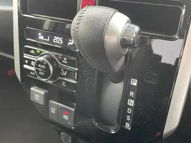トヨタ ルーミー カスタムG 熊本県 2022(令4)年 3万km ファイアークォーツレッドM 純正ナビ/・AM/FM/CD/DVD/BT/SD/・全方位カメラ/・フルセグTV/スマートアシスト/・衝突軽減ブレーキ/・レーンキープアシスト/・先行車発進お知らせ/・標識認識機能/・ふらつき警報/レーダークルーズコントロール/ETC/LEDヘッドライト/オートライト/両側電動スライドドア/電動パーキングブレーキ/オートホールド/革巻きステアリング/ステアリングスイッチ/アイドリングストップ/純正フロアマット/電動格納ミラー/ウインカーミラー/プッシュスタート/スペアキー有