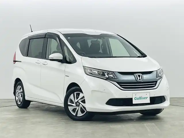 ホンダ フリード＋ ハイブリット G ホンダセンシング 福島県 2016(平28)年 6.5万km ホワイトオーキッドパール ホンダセンシング/・衝突軽減ブレーキ/・誤発進抑制機能/・アダプティブ・クルーズ・コントロール/・車線維持支援システム/・歩行者事故低減ステアリング/・路外逸脱抑制機能/・先行車発進お知らせ機能/・標識認識機能/（・パーキングセンサーシステム）/純正ナビゲーション/型式；VXM-174VFI/・Bluetooth/TV/AM・FM/CD/DVD/・バックカメラ/・ETC/パーキングセンサーシステム/両側パワースライドドア/LEDライト/・オートライト/プッシュスタート/・スマートキー/・スペアキー/ドアバイザー/純正フロアマット