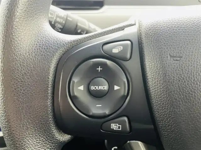 ホンダ フリード＋ ハイブリット G ホンダセンシング 福島県 2016(平28)年 6.5万km ホワイトオーキッドパール ホンダセンシング/・衝突軽減ブレーキ/・誤発進抑制機能/・アダプティブ・クルーズ・コントロール/・車線維持支援システム/・歩行者事故低減ステアリング/・路外逸脱抑制機能/・先行車発進お知らせ機能/・標識認識機能/（・パーキングセンサーシステム）/純正ナビゲーション/型式；VXM-174VFI/・Bluetooth/TV/AM・FM/CD/DVD/・バックカメラ/・ETC/パーキングセンサーシステム/両側パワースライドドア/LEDライト/・オートライト/プッシュスタート/・スマートキー/・スペアキー/ドアバイザー/純正フロアマット