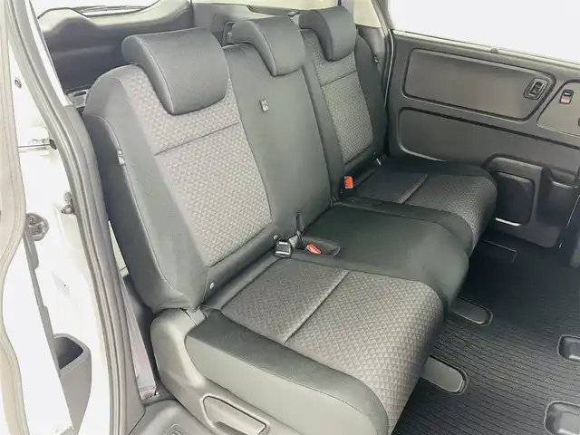 ホンダ フリード＋ ハイブリット G ホンダセンシング 福島県 2016(平28)年 6.5万km ホワイトオーキッドパール ホンダセンシング/・衝突軽減ブレーキ/・誤発進抑制機能/・アダプティブ・クルーズ・コントロール/・車線維持支援システム/・歩行者事故低減ステアリング/・路外逸脱抑制機能/・先行車発進お知らせ機能/・標識認識機能/（・パーキングセンサーシステム）/純正ナビゲーション/型式；VXM-174VFI/・Bluetooth/TV/AM・FM/CD/DVD/・バックカメラ/・ETC/パーキングセンサーシステム/両側パワースライドドア/LEDライト/・オートライト/プッシュスタート/・スマートキー/・スペアキー/ドアバイザー/純正フロアマット