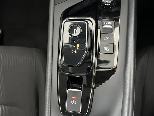 日産 ノート X FOUR 道東・釧路十勝 2022(令4)年 7.8万km ピュアホワイトパール 4WD/純正ナビ/(BT/USB/HDMI/Apple car play/Android)/フルセグテレビ/全方位カメラ/ETC2.0/プッシュスタート/スマートキー/ワイヤレス充電器/全方位運転支援システム/インテリジェントエマージェンシーブレーキ/プロパイロット/追従式クルーズコントロール/革巻きステアリング/ステアリングスイッチ/ステアリングヒーター/前席シートヒーター/前後コーナーセンサー/オートライト/オートマチックハイビーム/保証書/取扱説明書/記録簿