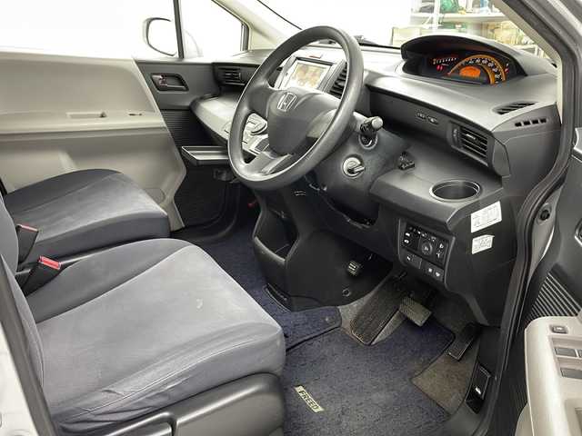 ホンダ フリード G Lパッケージ 道央・札幌 2008(平20)年 12.5万km アラバスターシルバーメタリック ・4WD/・コンフォートビューパッケージ/・フロントワイパーデアイサー/・純正ナビ  /・ワンセグTV/DVD/CD/・バックカメラ/・コーナーセンサー/・リア左側パワースライドドア/・リア両側イージークローザー/・オートエアコン/・横滑り防止/・ドライブレコーダー