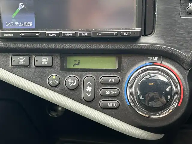 トヨタ アクア S 兵庫県 2014(平26)年 7.7万km スーパーホワイトⅡ 社外メモリナビ/ワンセグテレビ/CD DVD BT再生機能/バックカメラ/ウィンカーミラー/ドアバイザー/ETC/ウィンカーミラー/社外AW