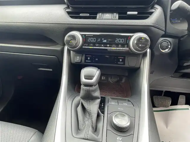 トヨタ ＲＡＶ４ ハイブリッドG 群馬県 2024(令6)年 1.1万km グレーメタリック ワンオーナー/4WD/純正ナビ(AM・FM/BT/フルセグTV)/ビルトインETC2.0/追従クルーズコントロール/横滑り防止装置/車線逸脱防止アラート/ステアリングスイッチ/ステアリングヒーター/パワーシート(D席)/シートメモリー(D席)/シートヒーター・クーラー(D/N席)/オートライト/LEDヘッドライト/電格ミラー/コーナーセンサー/全方位モニター/プッシュスタート/スマートキー×2/取扱説明書/保証書/記録簿