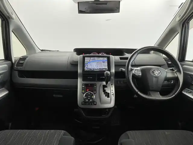 トヨタ ヴォクシー ZS 煌Ⅱ 群馬県 2012(平24)年 7.2万km ボルドーマイカメタリック フリップダウンモニター　ＡＬＰＩＮＥ８インチナビ　バックカメラ　両側パワースライドドア　ＨＩＤオートライト　純正１６インチアルミホイール　パドルシフト　スマートキー　スペアキー　ＥＴＣ　禁煙車