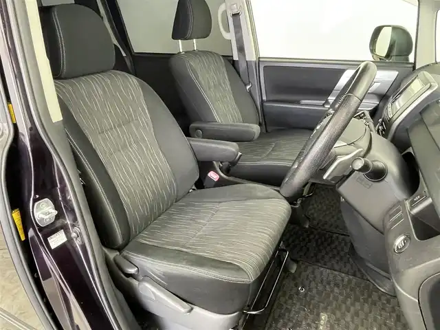 トヨタ ヴォクシー ZS 煌Ⅱ 群馬県 2012(平24)年 7.2万km ボルドーマイカメタリック フリップダウンモニター　ＡＬＰＩＮＥ８インチナビ　バックカメラ　両側パワースライドドア　ＨＩＤオートライト　純正１６インチアルミホイール　パドルシフト　スマートキー　スペアキー　ＥＴＣ　禁煙車
