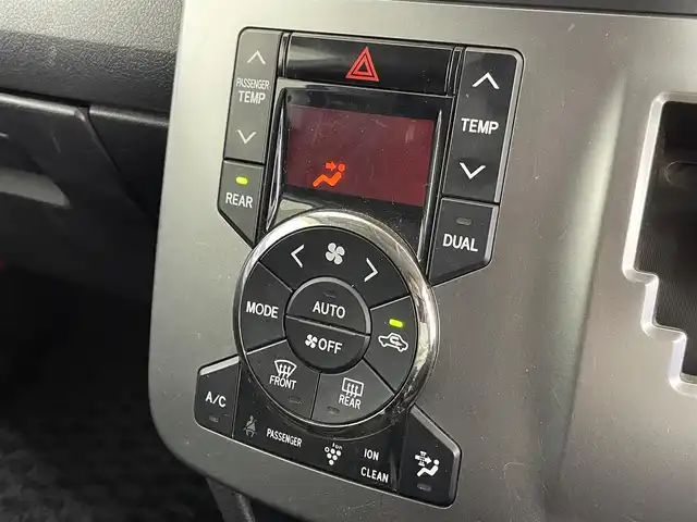 トヨタ ヴォクシー ZS 煌Ⅱ 群馬県 2012(平24)年 7.2万km ボルドーマイカメタリック フリップダウンモニター　ＡＬＰＩＮＥ８インチナビ　バックカメラ　両側パワースライドドア　ＨＩＤオートライト　純正１６インチアルミホイール　パドルシフト　スマートキー　スペアキー　ＥＴＣ　禁煙車