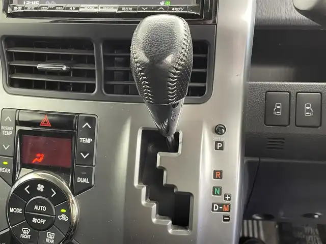 トヨタ ヴォクシー ZS 煌Ⅱ 群馬県 2012(平24)年 7.2万km ボルドーマイカメタリック フリップダウンモニター　ＡＬＰＩＮＥ８インチナビ　バックカメラ　両側パワースライドドア　ＨＩＤオートライト　純正１６インチアルミホイール　パドルシフト　スマートキー　スペアキー　ＥＴＣ　禁煙車