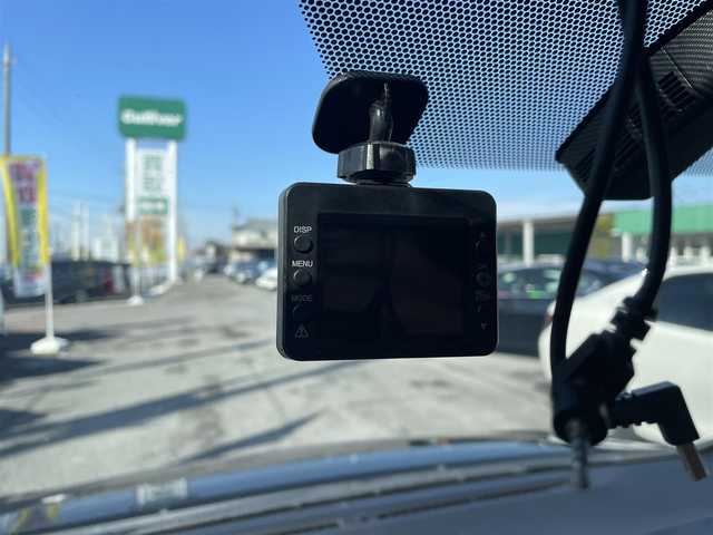 トヨタ エスクァイア ハイブリッド Gi 千葉県 2015(平27)年 8.5万km スパークリングブラックパールクリスタルシャイン ・社外メモリナビ/・Bluetooth/・フルセグ CD DVD/・アルパインフリップダウンモニター/・置き型充電/・クルーズコントロール/・両側パワースライド/・ドアバイザー/・オートライト/・フォグランプ/・電極ミラー/・ビルドインETC/・スマートキー/・スペアキー有/・社外17インチAW