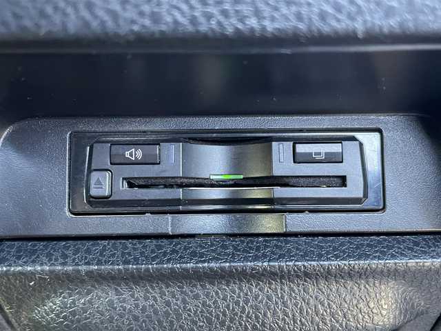 トヨタ エスクァイア ハイブリッド Gi 千葉県 2015(平27)年 8.5万km スパークリングブラックパールクリスタルシャイン ・社外メモリナビ/・Bluetooth/・フルセグ CD DVD/・アルパインフリップダウンモニター/・置き型充電/・クルーズコントロール/・両側パワースライド/・ドアバイザー/・オートライト/・フォグランプ/・電極ミラー/・ビルドインETC/・スマートキー/・スペアキー有/・社外17インチAW